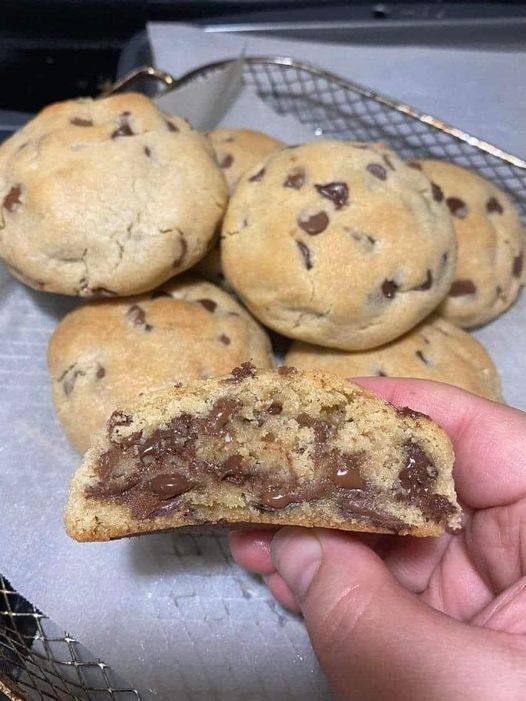 BEST CHOCOLATE CHIP COOKIES