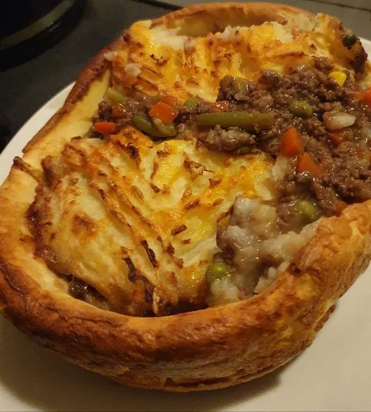 Homemade Cottage Pie with Cheesy Mash