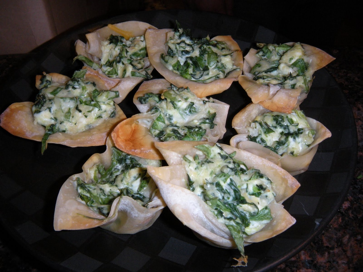 Spinach and Artichoke Dip Wonton Cups