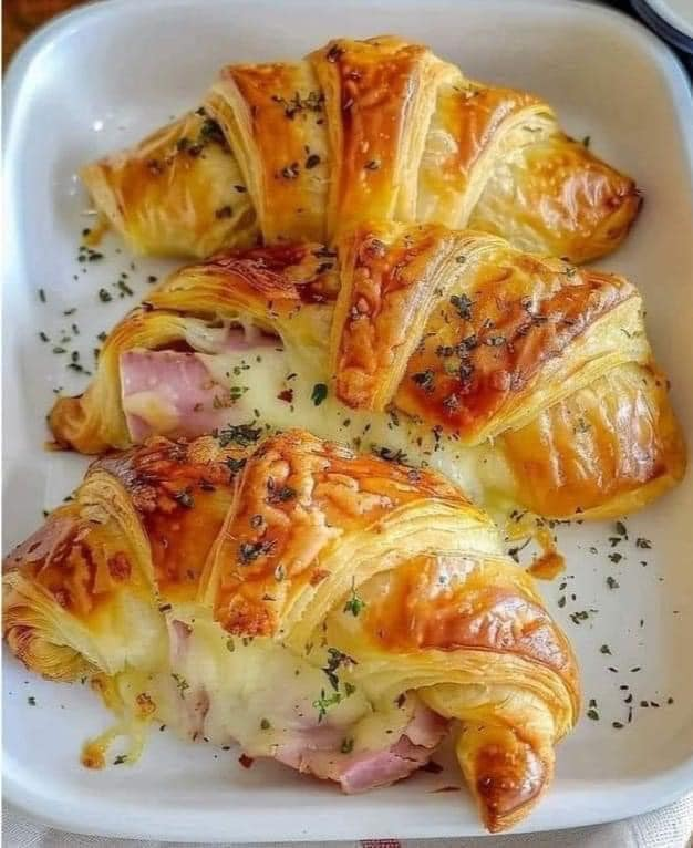 Baked Ham and Cheese Croissants 