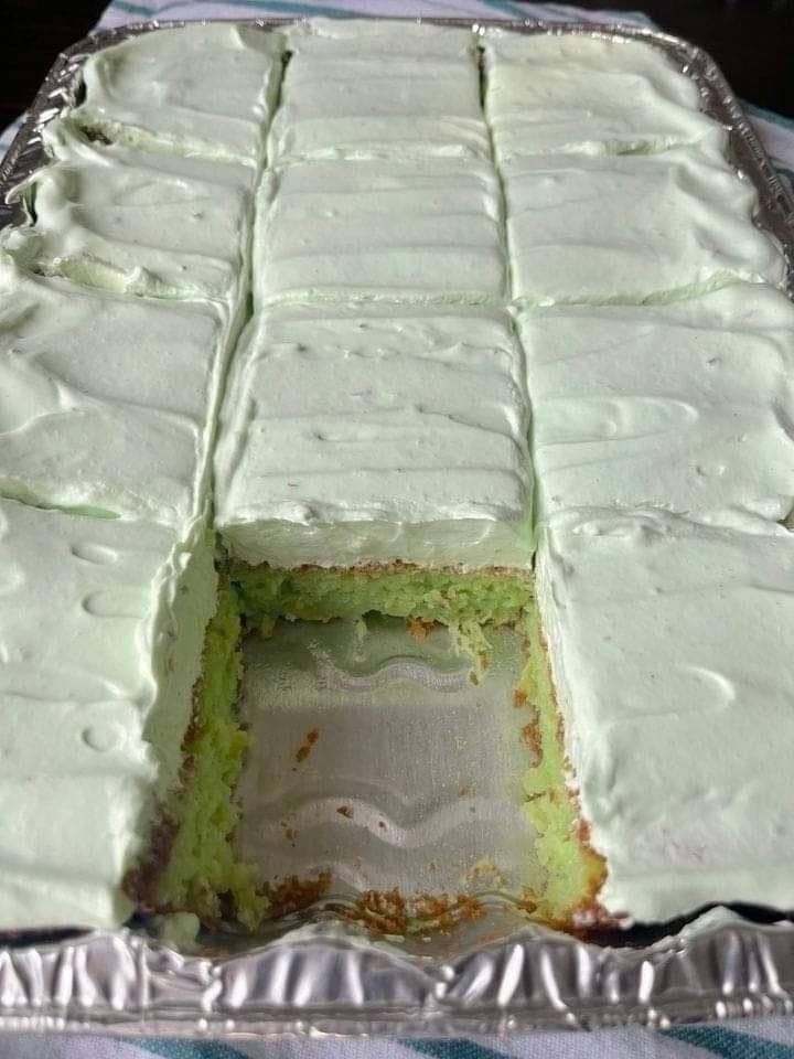 PISTACHIO PINEAPPLE CAKE