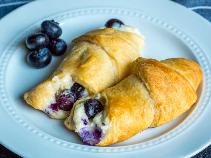 -Ingredient Blueberry Cheesecake Rolls