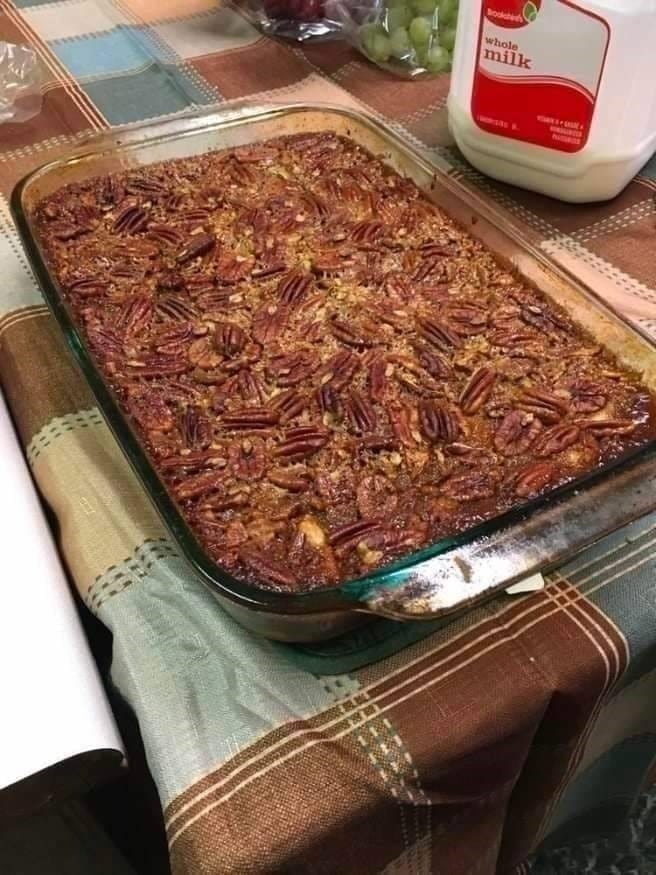 Pecan Pie Cobbler, Don’t Lose This Recipe 😋  Ingredients  2 rolled refrigerated pie crusts (2 come in a package)  2-1/2 cups brown sugar  1/2 cup butter, melted + 1 Tablespoon  2-1/2 cups light corn syrup  4 teaspoons vanilla extract  6 eggs, beaten lightly  2 cups chopped pecans  1-1/2 cups pecan halves  Instructions  Read more in the next page