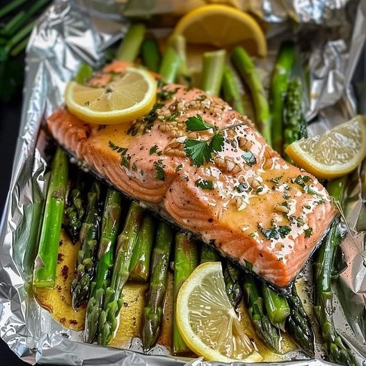 Baked salmon in foil with asparagus and lemon garlic butter sauce