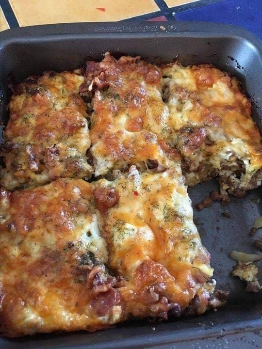 Low-Carb Bacon Cheeseburger Casserole August 7, 2023 by admin