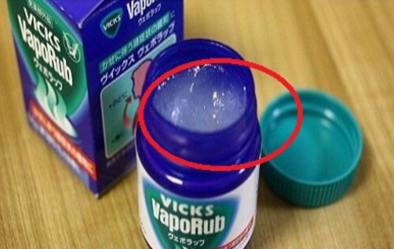 She rubbed Vicks Vaporub on her feet every night. The result will impress you