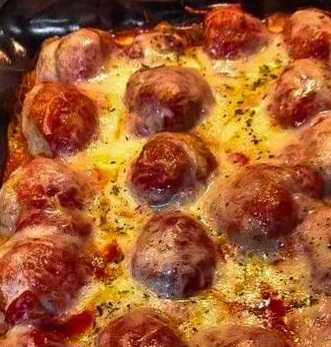 Dump and Bake Meatball Casserole October 10, 2024 by admin ADVERTISEMENT  Ingredients: 1 Bag frozen meatballs defrosted 1 Jar marinara or spaghetti sauce 3 Cups of water 1 Box Bowtie pasta 1 tsp. Italian seasoning 1 ½ C. Mozzarella cheese ¼ C. Parmesan cheese grated Introduction:        For Complete Cooking STEPS Please Head On Over To Next Page Or Open button (>) and don’t forget to SHARE with your Facebook friends