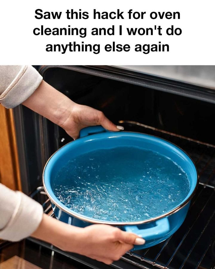 Saw this hack for oven cleaning and I won’t do anything else again. Full article 👇 💬