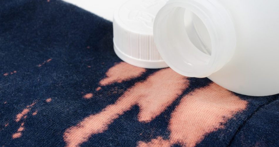 Removing bleach stains? It’s no longer a problem! Discover the effective method with us!