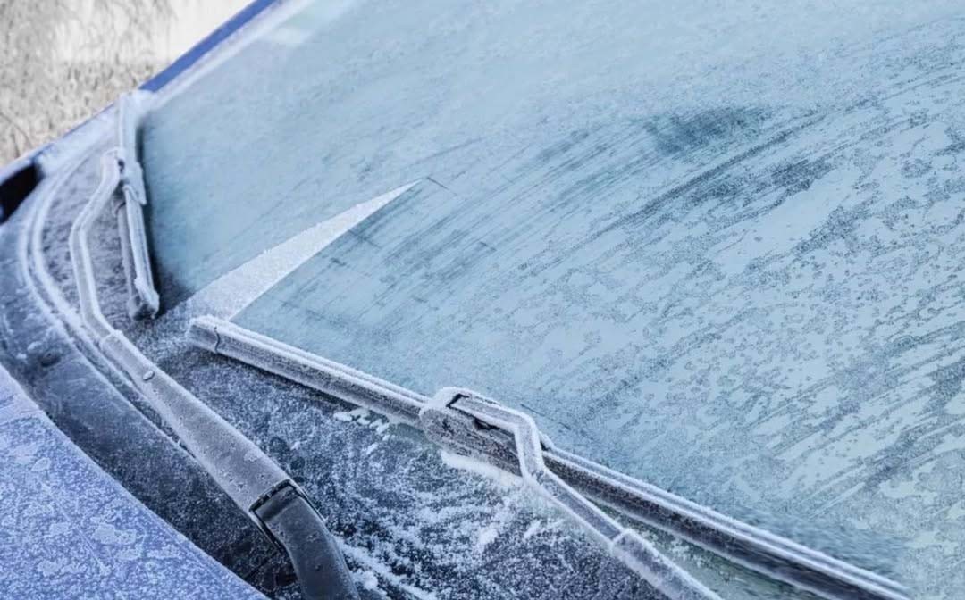 A ‘magic’ button defrosts a car’s windshield in seconds – and some drivers had no idea