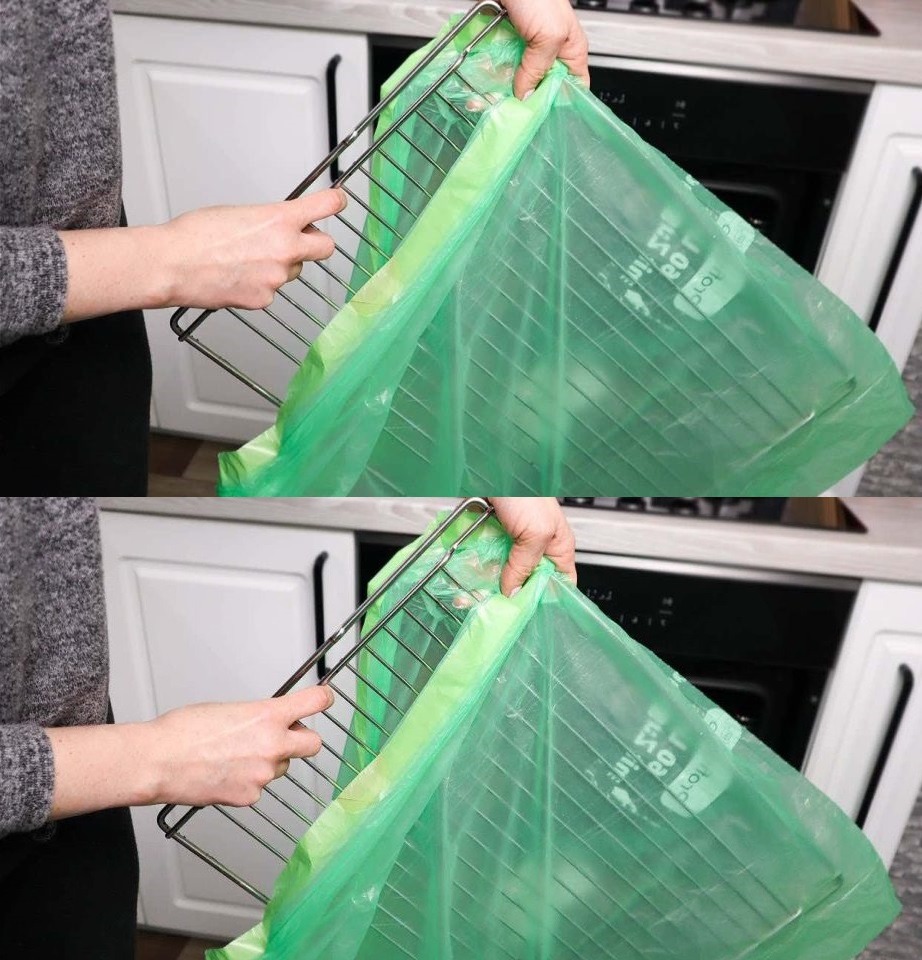 No need to scrub, put the oven rack in a bag: it becomes like new again