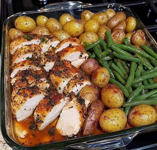 Sheet Pan Chicken with Roasted Potatoes and Green Beans