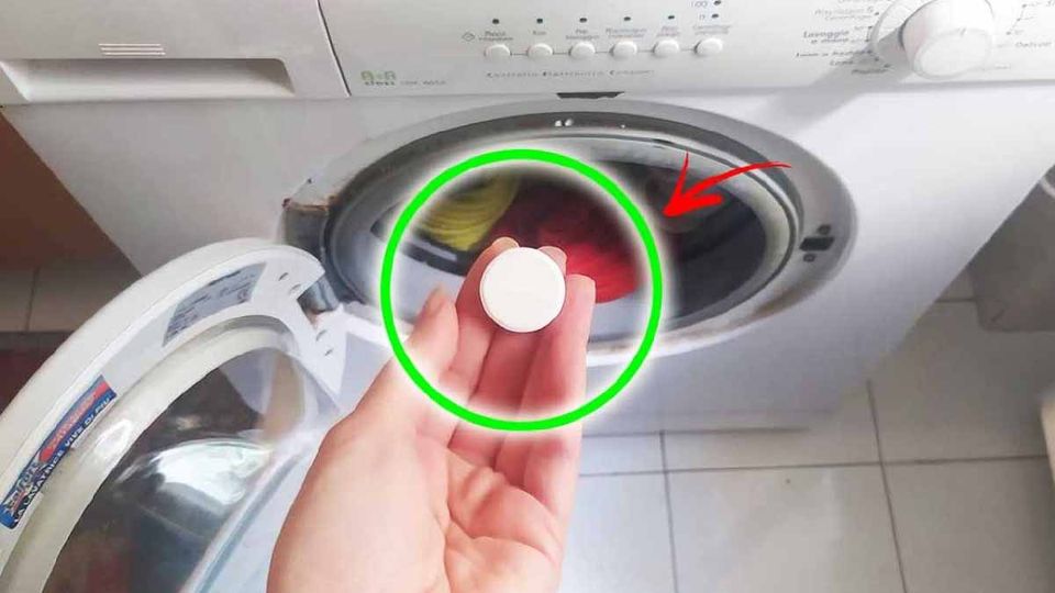 Clever laundry tip: put aspirin in the washing machine and your clothes will be as good as new.