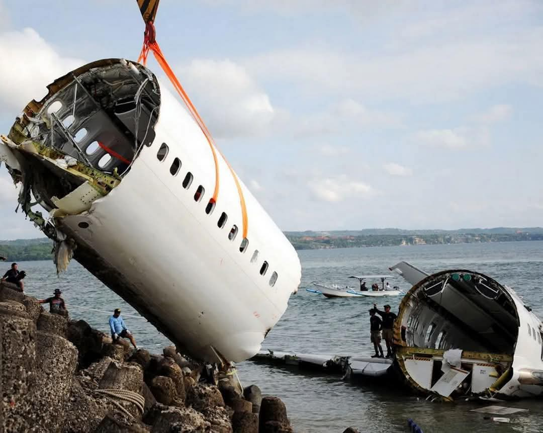 Helicopter crashes into American Airlines plane in Washington: was the warning ignored?