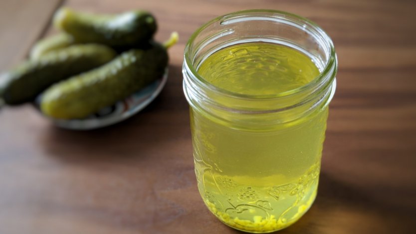 DON’T THROW AWAY PICKLE JUICE, 20 WAYS TO USE IT: YOU NEVER THOUGHT ABOUT IT